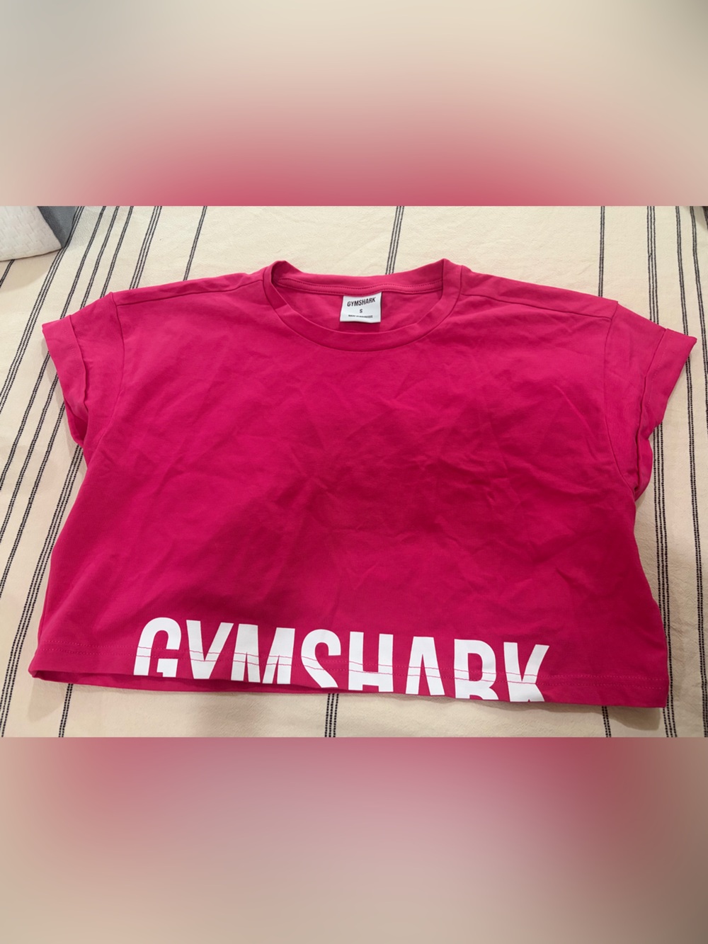 Gymshark Women's Hot Pink Cropped Logo Tee